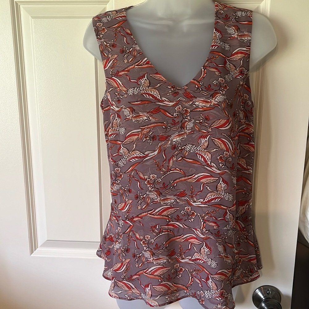 Cabi XS. Beautiful flowy top in lavendar with red. Peplum bottom.